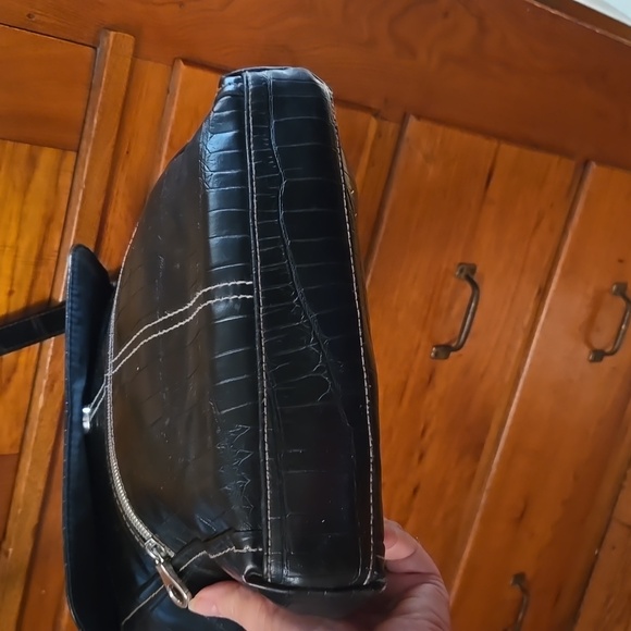 Relic by Fossil Black Croc Embossed Vegan Crossbody  Purse - Picture 3 of 8